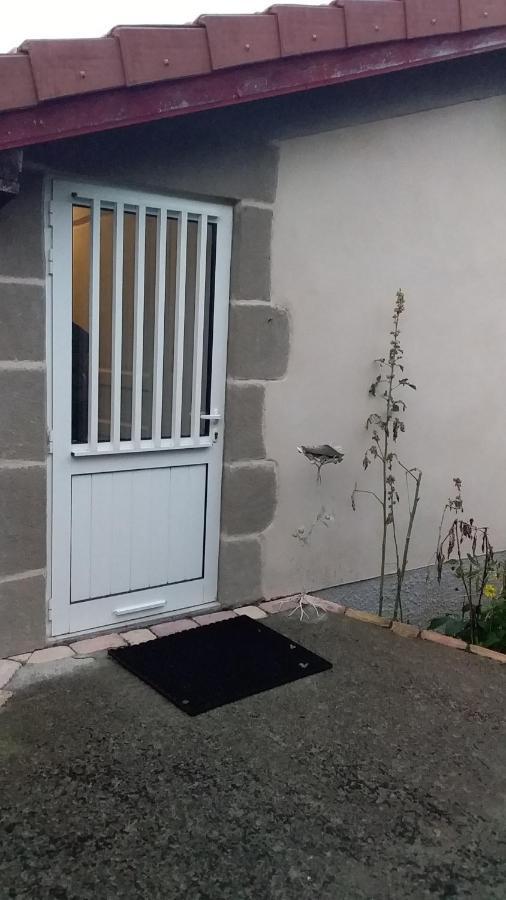 Ferme Maya Saint-Genet-Lerpt Exterior photo
